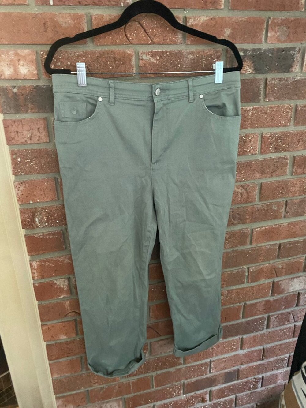 Gloria Vanderbilt Sage Green Cuffed Cropped Jeans